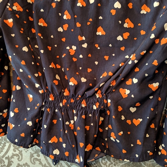 Heart 💓 print crop tie-waist blouse - Picture 4 of 8